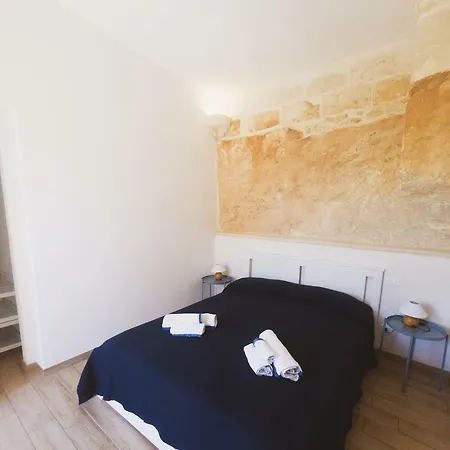 Cave Garden בית הארחה 4*