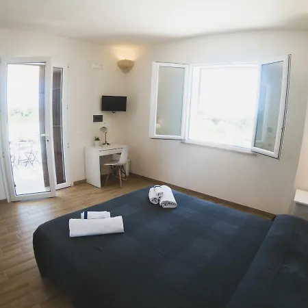 Cave Garden בית הארחה 4*