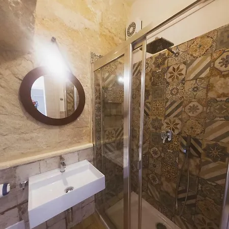 בית הארחה Cave Garden 4*