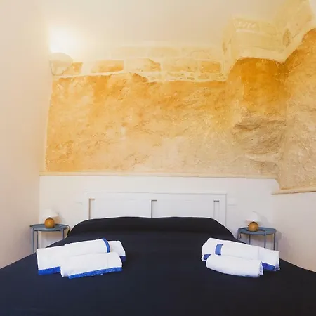 בית הארחה Cave Garden 4*